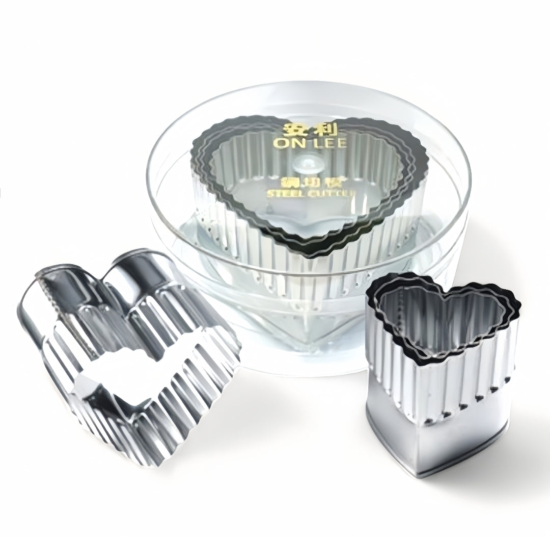 Heart-Shaped Stainless Steel Cutters (Fluted / 8pcs)