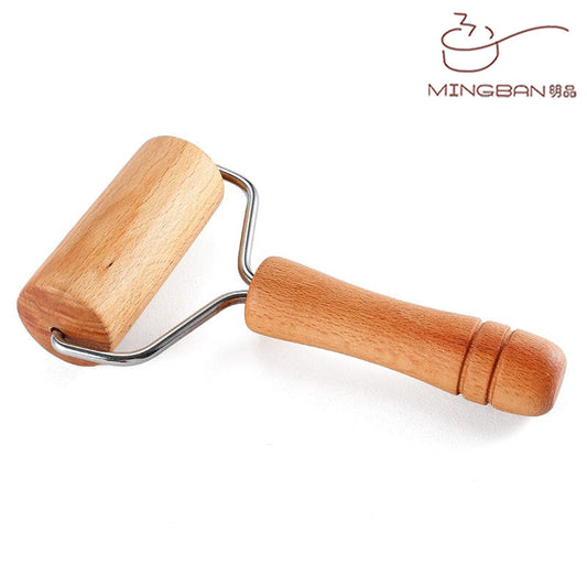 Wooden manual mini dough roller